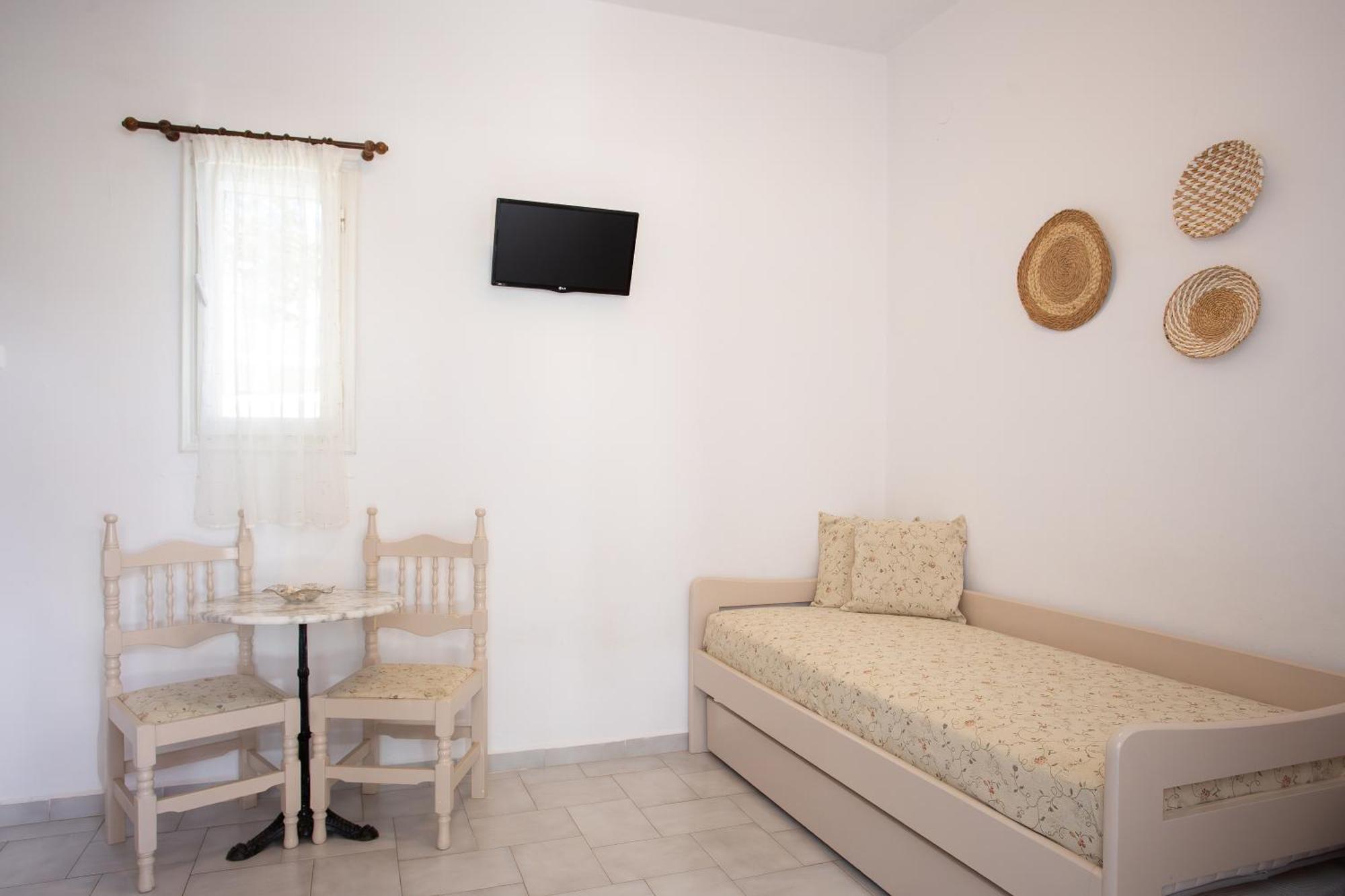 Dora'S Studios & Apartments Megas Gialos - Nites Екстер'єр фото